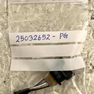 Mercedes C-Class W205 PDC Sensor Wiring Loom Plug Connector A0225452526 Genuine - Image 10