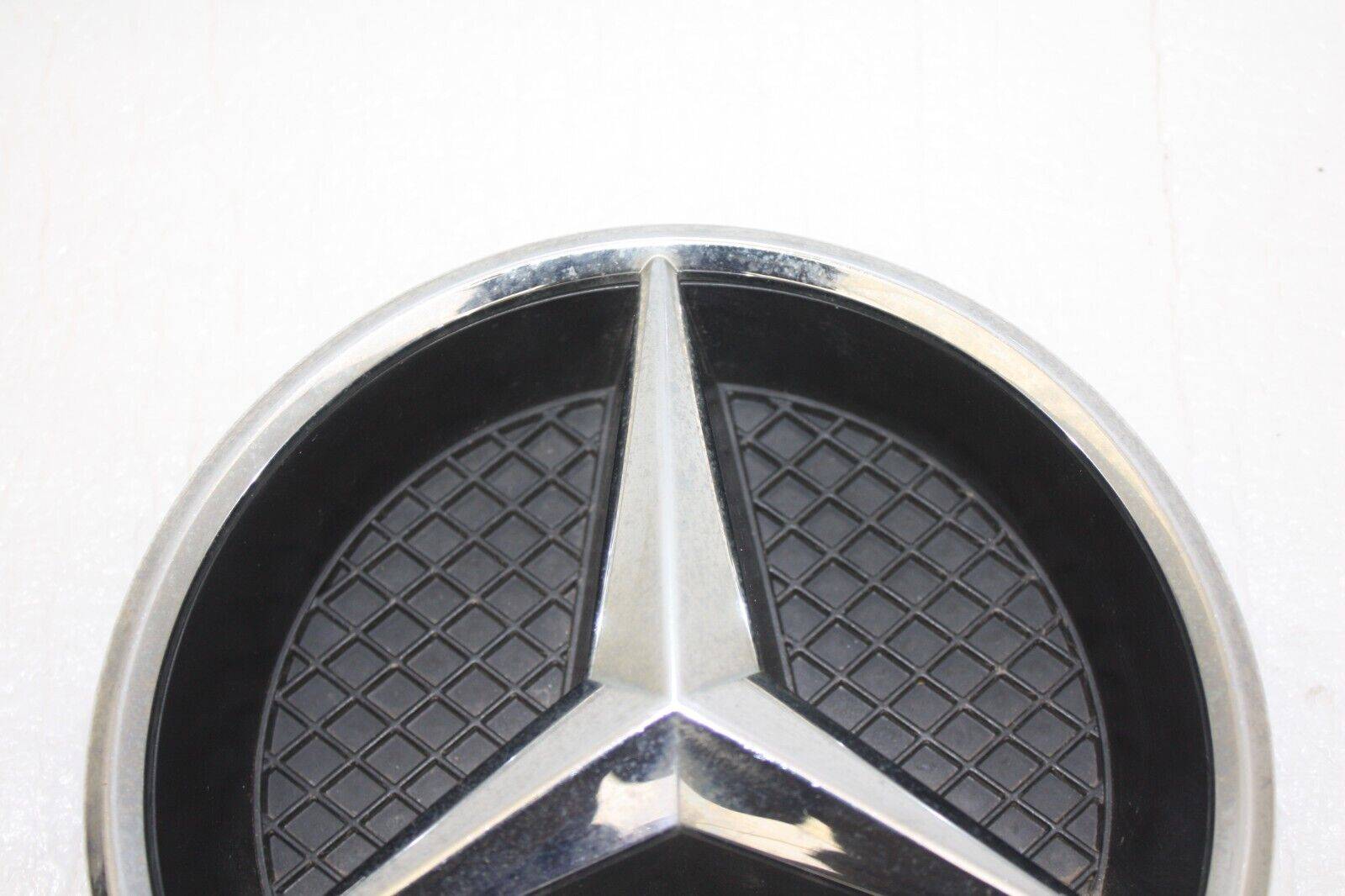 Mercedes-GLC-X253-Front-Bumper-Grill-Badge-A0008880160-Genuine-176412670925-2