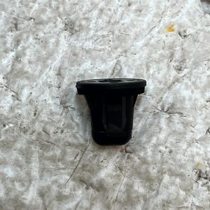Mercedes Sprinter W907 W910 Rear Light Retaining Clip 18 ON A9109880200 Genuine - Image 3