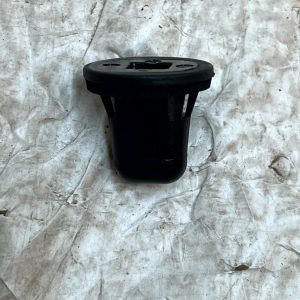 Mercedes Sprinter W907 W910 Rear Light Retaining Clip 18 ON A9109880200 Genuine - Image 9