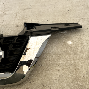 Nissan Juke Front Bumper Grille Chrome With Badge 2014-2019 62072BV80A Genuine - Image 5