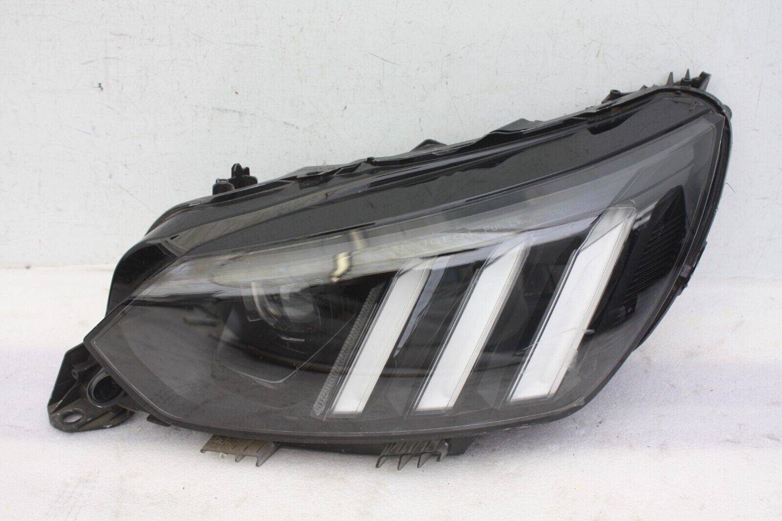 Peugeot 2008 Left Side Headlight 2020 to 2023 9828333580 Genuine DAMAGED 176567949375