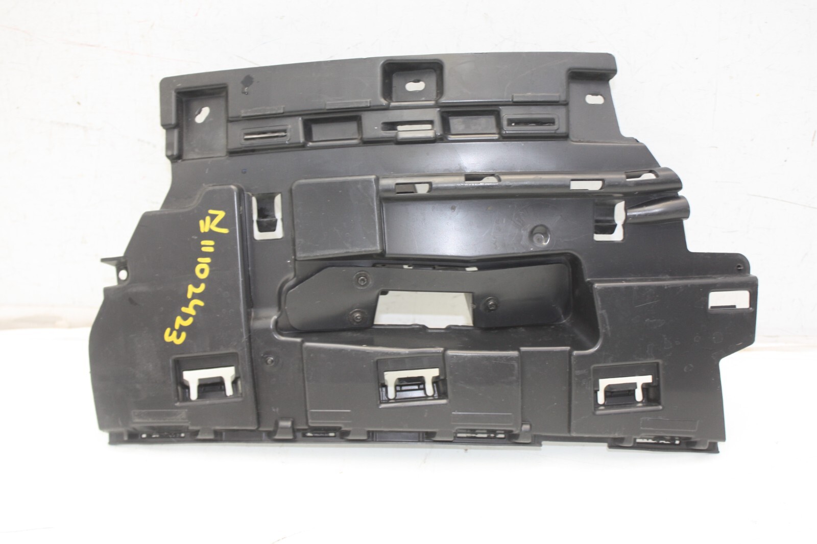 Range Rover Sport Front Bumper Right Bracket 2022 ON N9X2-17C862-A Genuine