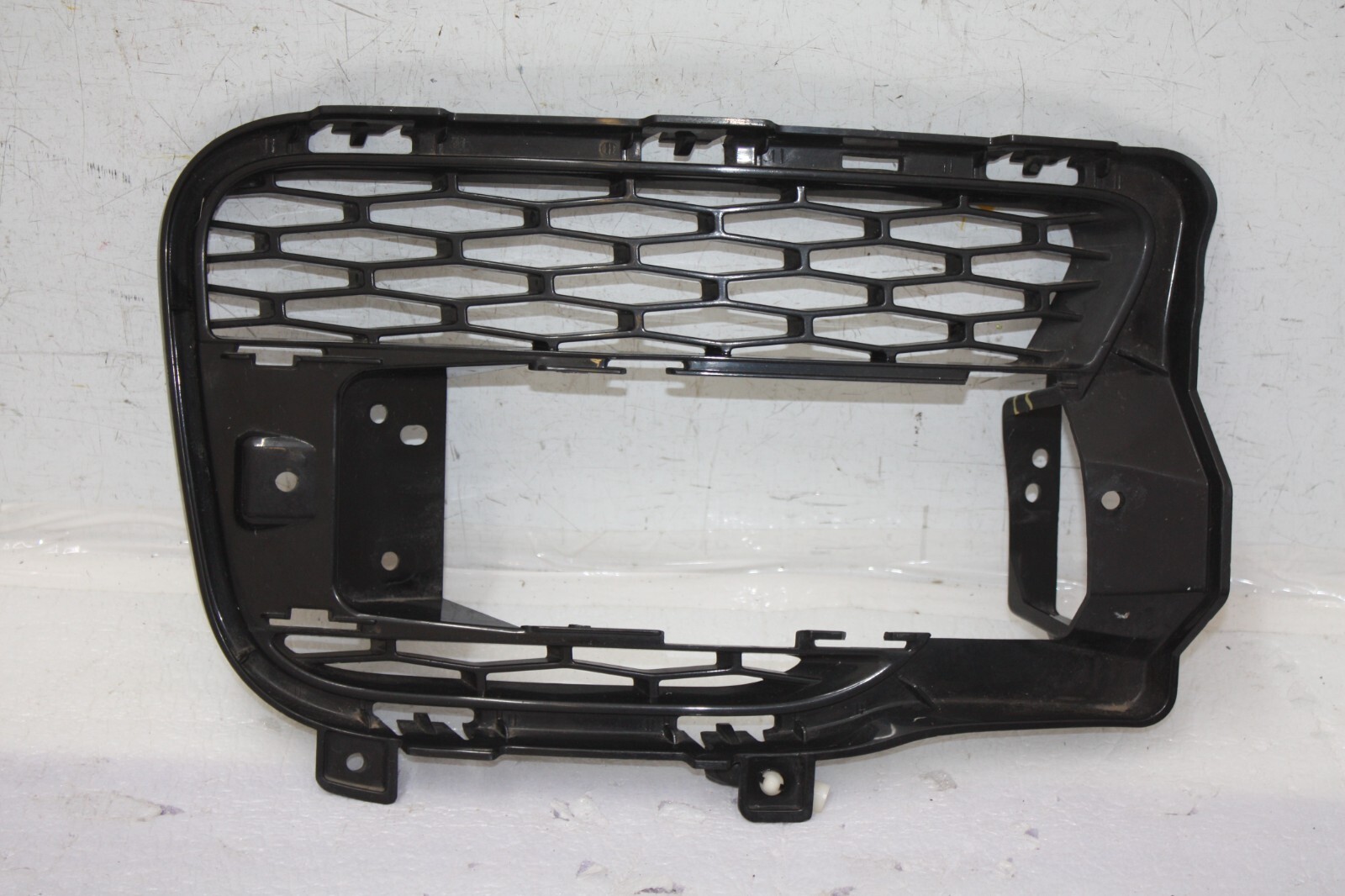 Range Rover Sport Front Bumper Right Grill 2013 TO 2018 DK62-17K946-AA *DAMAGED*