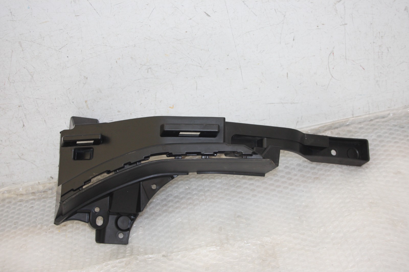 Range Rover Sport L461 Rear Bumper Right Bracket 2022-on N9X2-17B930-A Genuine
