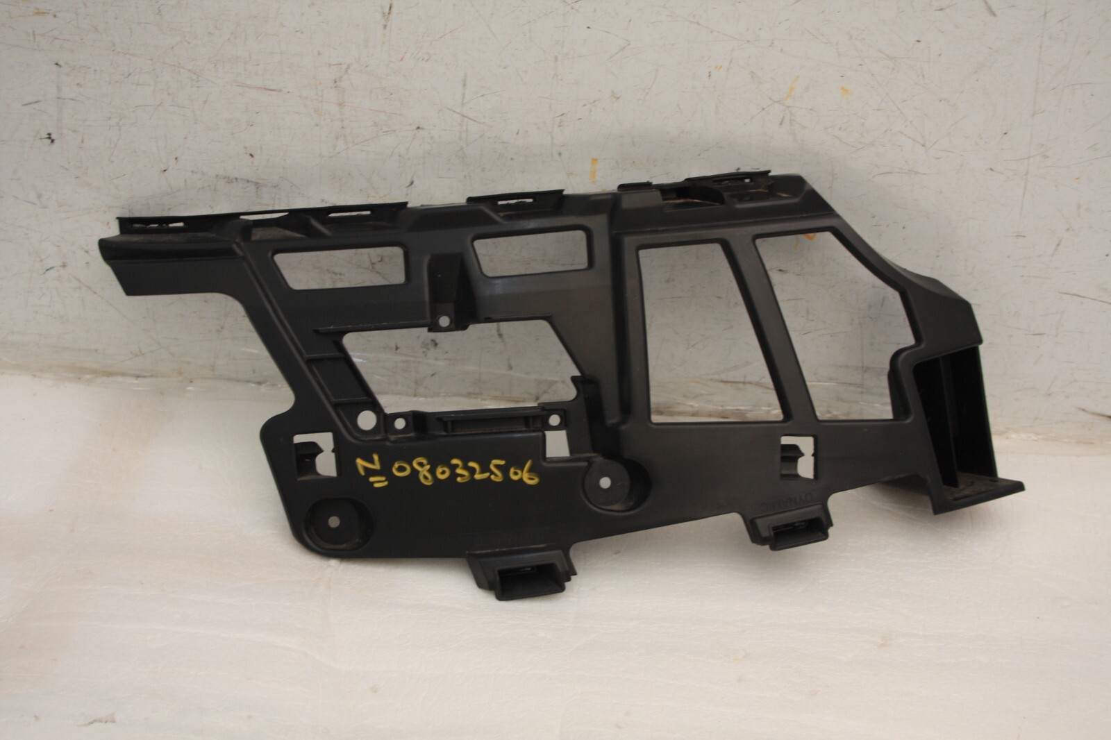 Range Rover Velar Front Bumper Right Bracket 2017 ON J8A2-17C862-BA Genuine