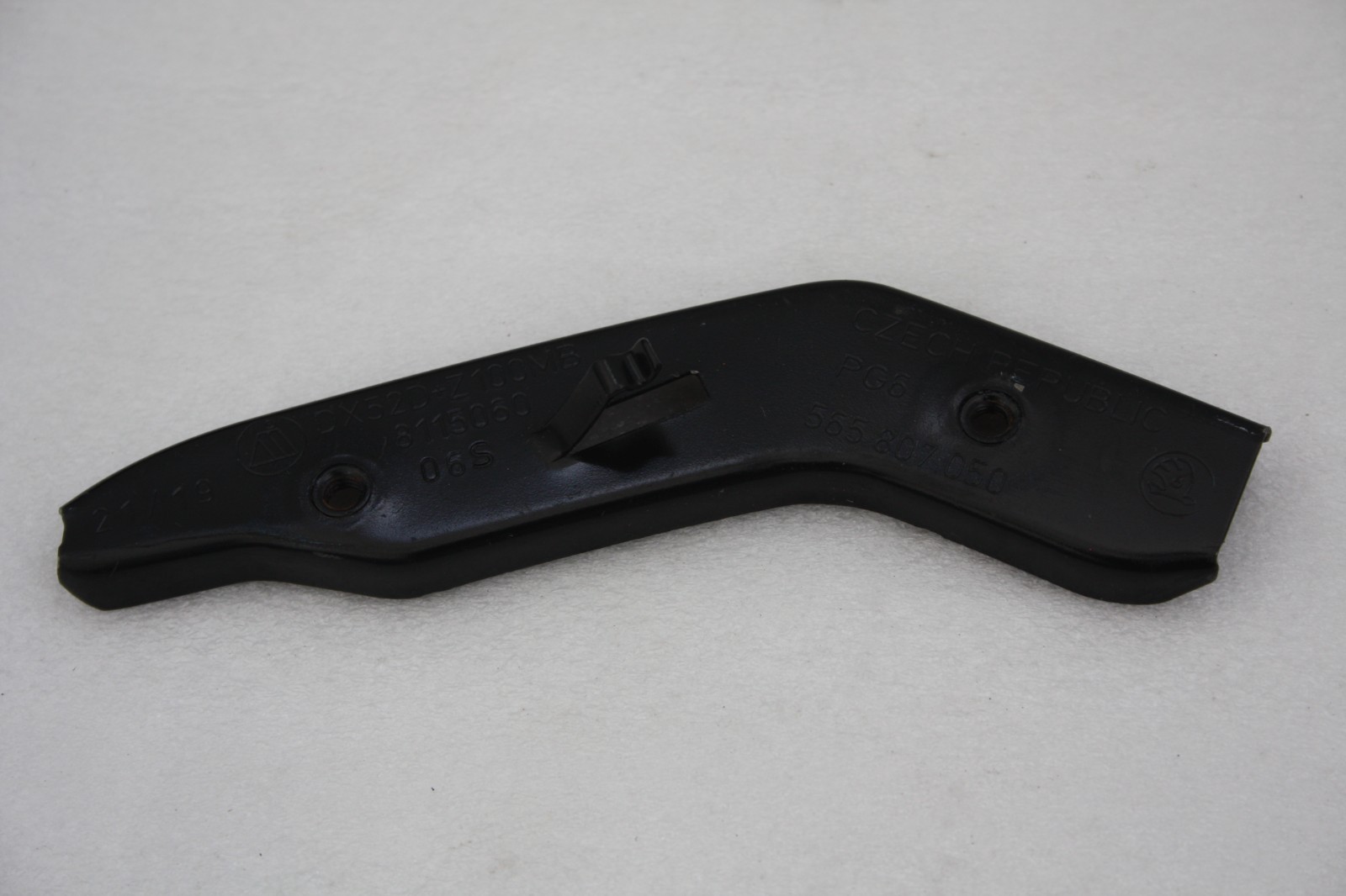 Skoda Kodiaq Front Bumper Right Bracket  2017 TO 2021 565807050 Genuine