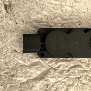 Tesla Model Y Active Shutter Grille Actuator Motor 1097767-00-B Genuine - Image 7