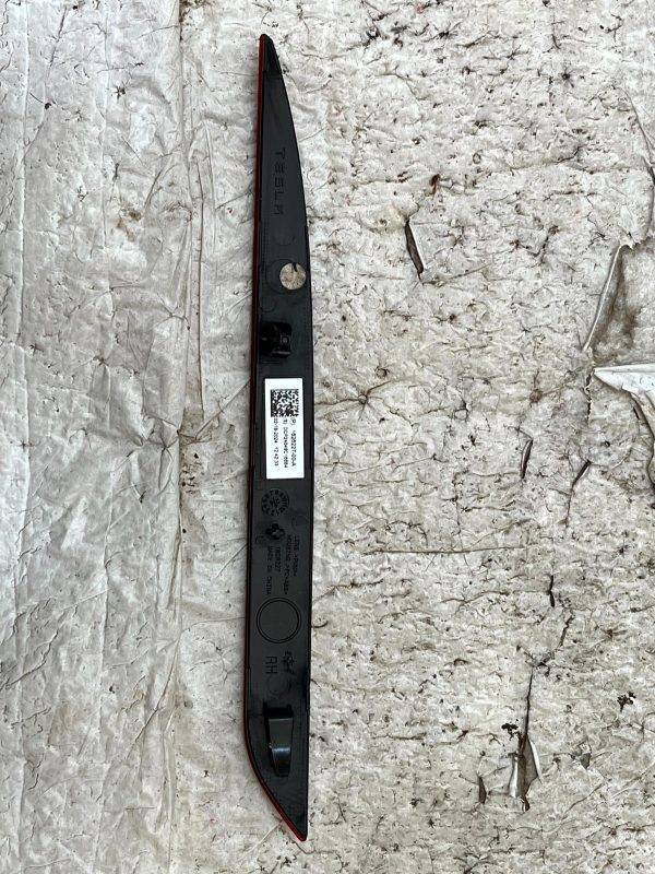 Tesla Model Y Rear Bumper Right Side Reflector 2021 TO 2025 1626227-00-A Genuine 4 Tesla Model Y Rear Bumper Right Side Reflector 2021 TO 2025 1626227 00 A Genuine 178499045225 5