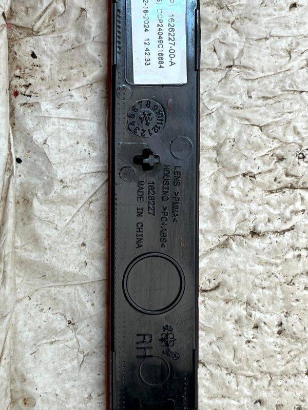 Tesla Model Y Rear Bumper Right Side Reflector 2021 TO 2025 1626227-00-A Genuine 7 Tesla Model Y Rear Bumper Right Side Reflector 2021 TO 2025 1626227 00 A Genuine 178499045225 8
