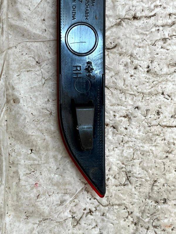 Tesla Model Y Rear Bumper Right Side Reflector 2021 TO 2025 1626227-00-A Genuine 8 Tesla Model Y Rear Bumper Right Side Reflector 2021 TO 2025 1626227 00 A Genuine 178499045225 9