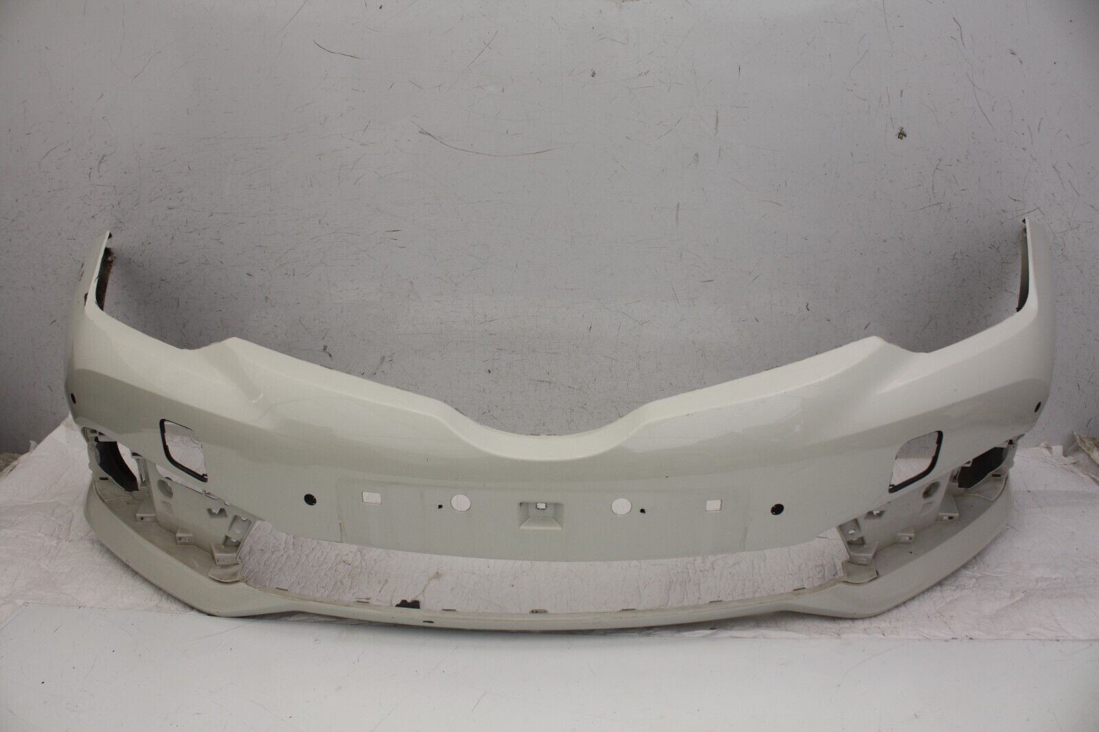 Toyota Auris Front Bumper 2015 TO 2019 52119-02K40 Genuine *DAMAGED*