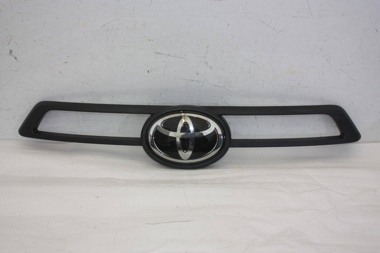 Toyota-Hilux-Front-Bumper-Grill-Trim-With-Badge-2020-ON-53125-0K580-Genuine-176272051945
