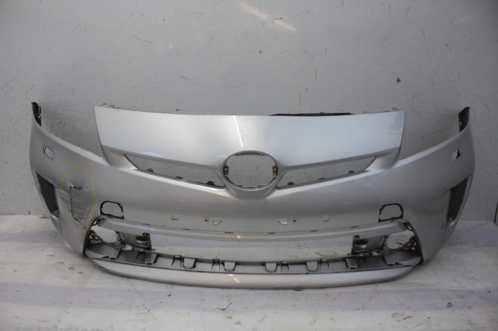 Toyota Prius Front Bumper 2012 TO 2016 52119-47460 Genuine *DAMAGED*