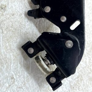 VW Multivan T7 Right Sliding Door Lower Roller Guide 2022 ON 7T0843398K Genuine - Image 6