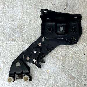 VW Multivan T7 Right Sliding Door Lower Roller Guide 2022 ON 7T0843398K Genuine - Image 7