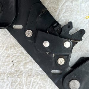 VW Multivan T7 Right Sliding Door Lower Roller Guide 2022 ON 7T0843398K Genuine - Image 9