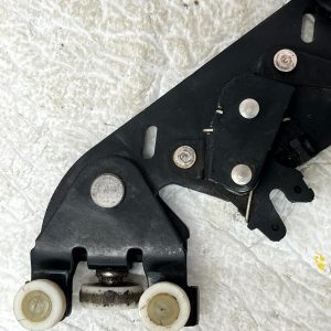 VW Multivan T7 Right Sliding Door Lower Roller Guide 2022 ON 7T0843398K Genuine - Image 10