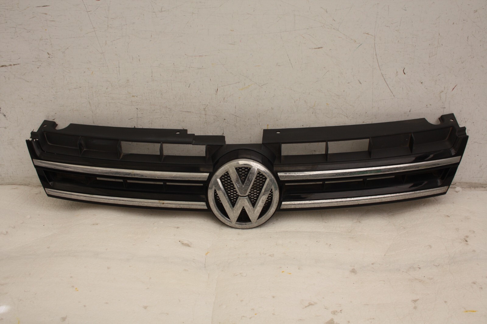 VW Touareg Front Bumper Upper Grill 2011 TO 2014 7P6853651A Genuine *DAMAGED*