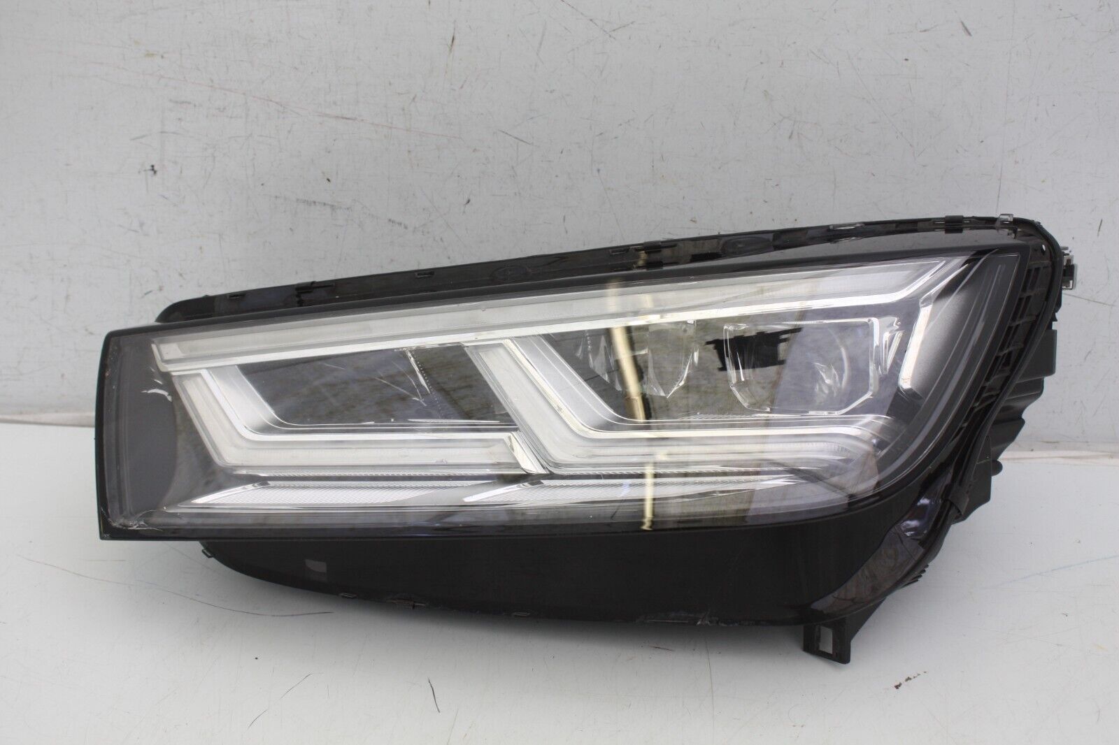 Audi Q5 Left Side Headlight 2017 TO 2020 80A941033A Genuine *LENS DAMAGED*