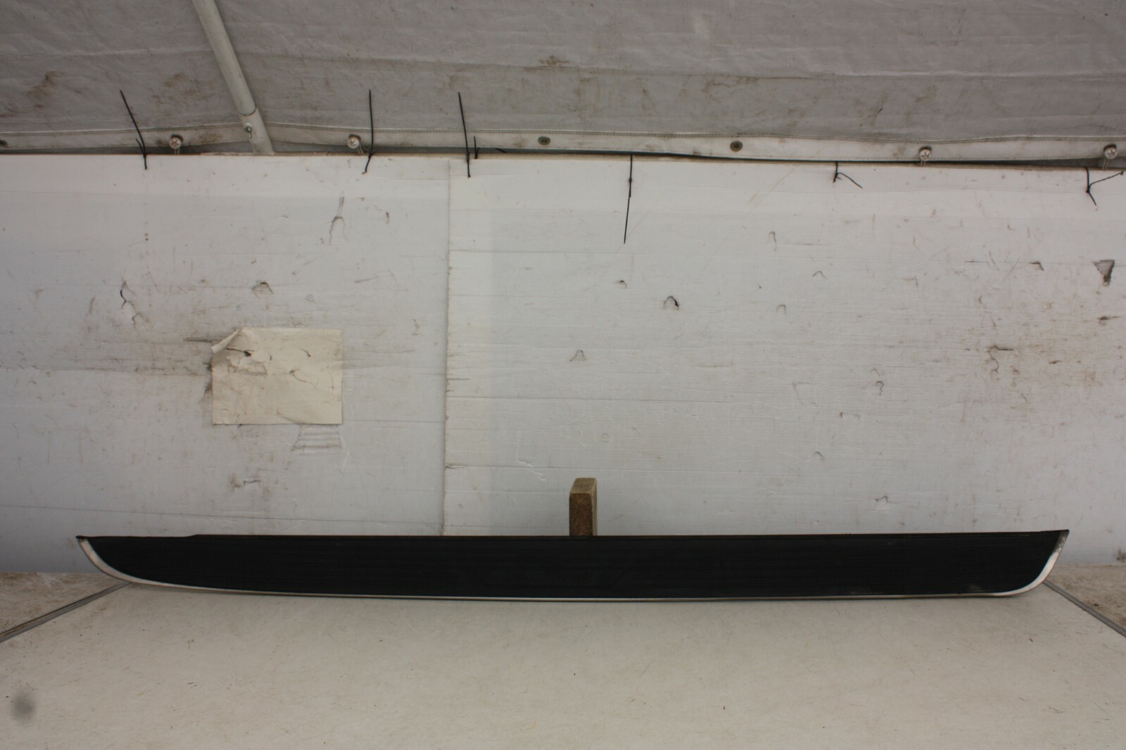 Jaguar F Pace Left Side Skirt 02T4A11848