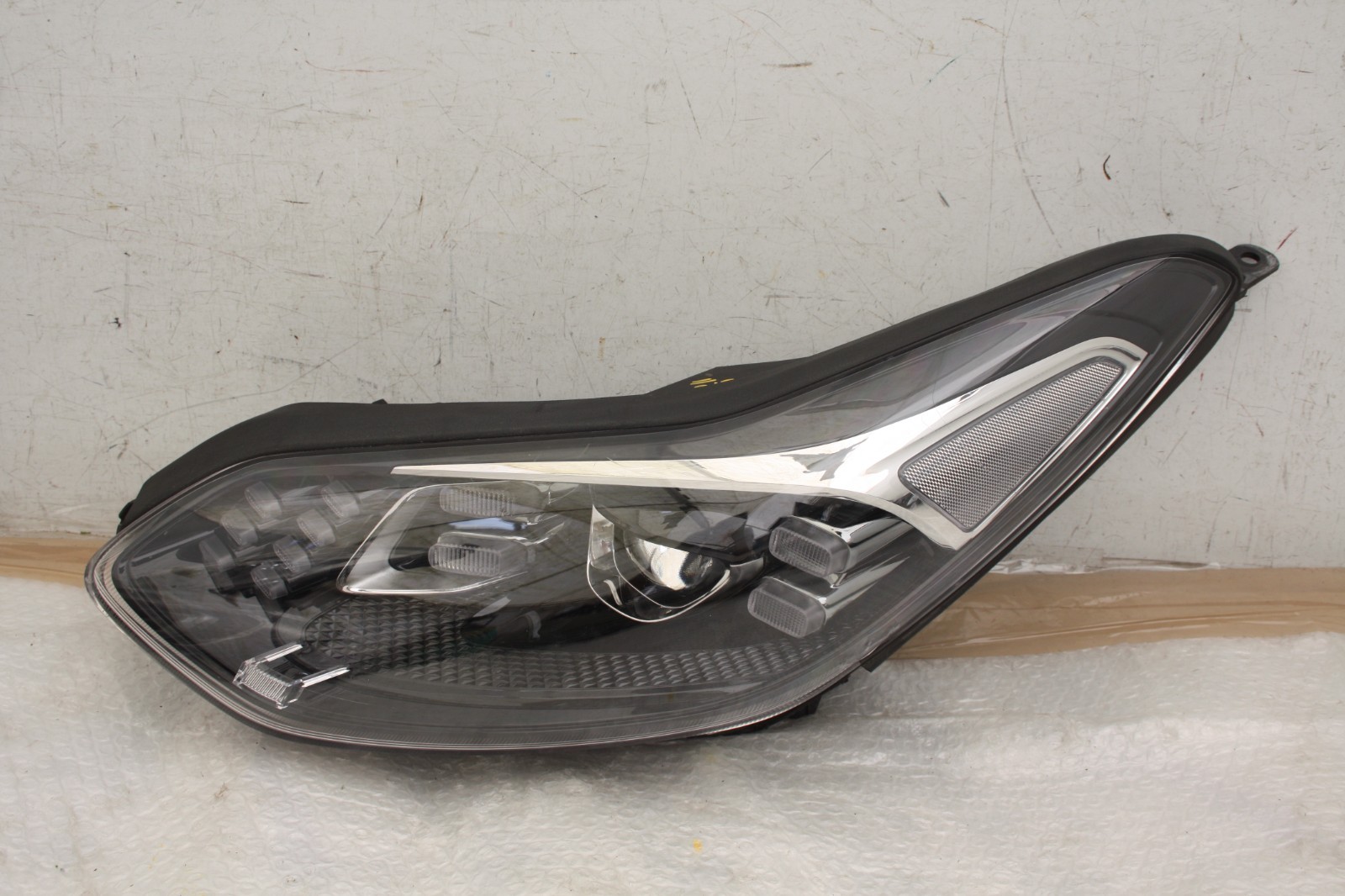 Kia Sportage Left Side Headlight 2018 TO 2022 92101-F1510 Genuine *DAMAGED*