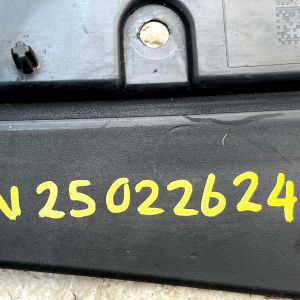 LR Range Rover Vogue L460 Front Bumper Left Mud Flap Trim M8E2-17F018-A Genuine - Image 11
