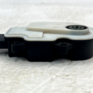 Land Rover Defender Active Air Flap Actuator Motor 2020 ON 112902701 Genuine - Image 4