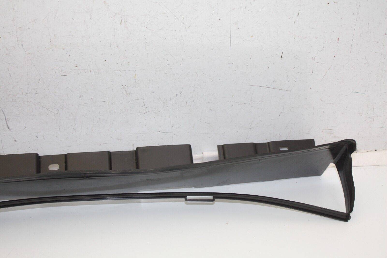 Land-Rover-Discovery-Front-Air-Duct-Deflector-HY32-8327-A-Genuine-176602197286-10