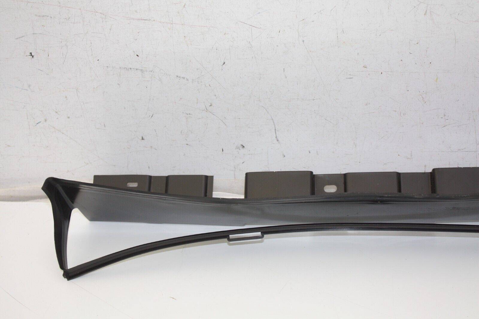 Land-Rover-Discovery-Front-Air-Duct-Deflector-HY32-8327-A-Genuine-176602197286-11