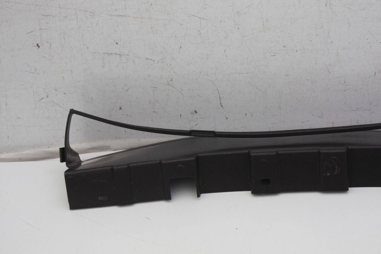 Land-Rover-Discovery-Front-Air-Duct-Deflector-HY32-8327-A-Genuine-176602197286-3