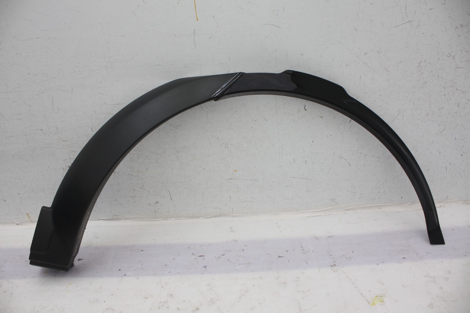 Land Rover Discovery L462 Rear Left Wheel Arch 17 TO 21 HY3M-290E23-AD *DAMAGED*
