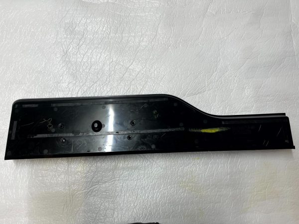 Land-Rover-Discovery-Rear-Bumper-Number-Plate-Holder-17-ON-MY42-13418-D-Genuine-177660452286