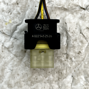 Mercedes C-Class W205 PDC Sensor Wiring Loom Plug Connector A0225452526 Genuine - Image 2