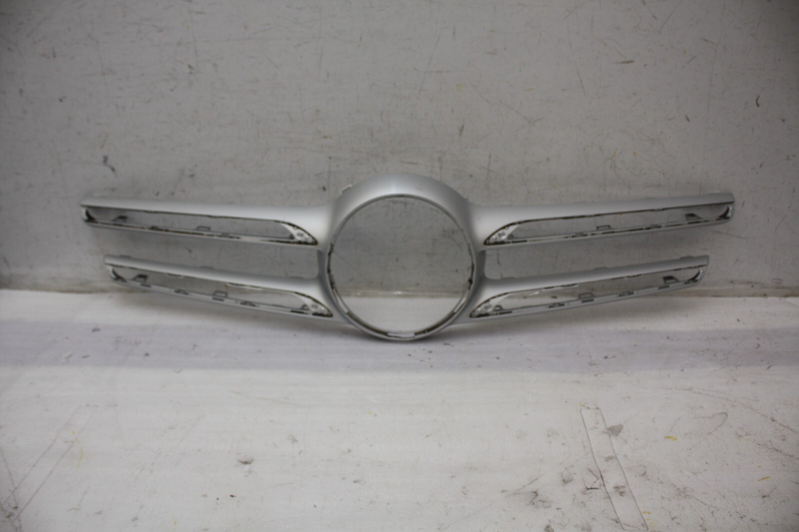 Mercedes GLE W166 AMG Front Grill Trim 2015 TO 2019 A1668880323 Genuine *DAMAGED