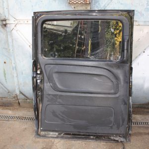 Mercedes V Class W447 Left Sliding Door Glass Only *DAMAGED* - Image 8
