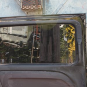 Mercedes V Class W447 Left Sliding Door Glass Only *DAMAGED* - Image 9