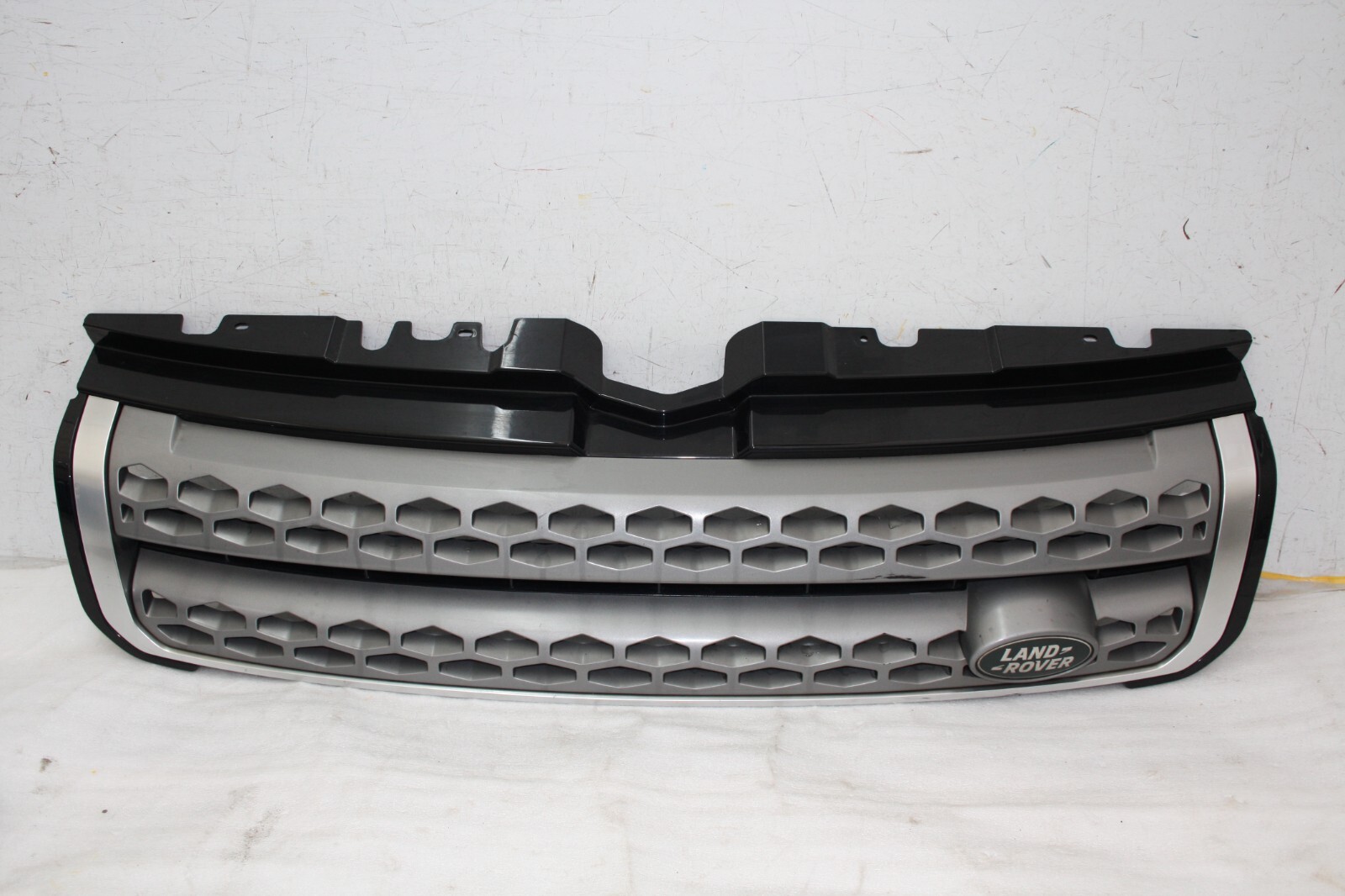 Range Rover Evoque Front Bumper Grill 2015 TO 2019 GJ32-8L001-A Genuine