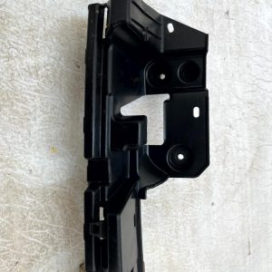 Range Rover Evoque L551 Rear Bumper Mount Bracket 2019 ON K8D2-17E855-A Genuine - Image 3