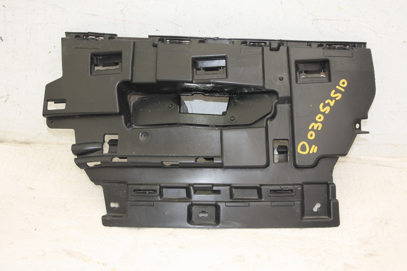 Range Rover Sport Front Bumper Right Bracket 2022 ON N9X2-17C862-A Genuine