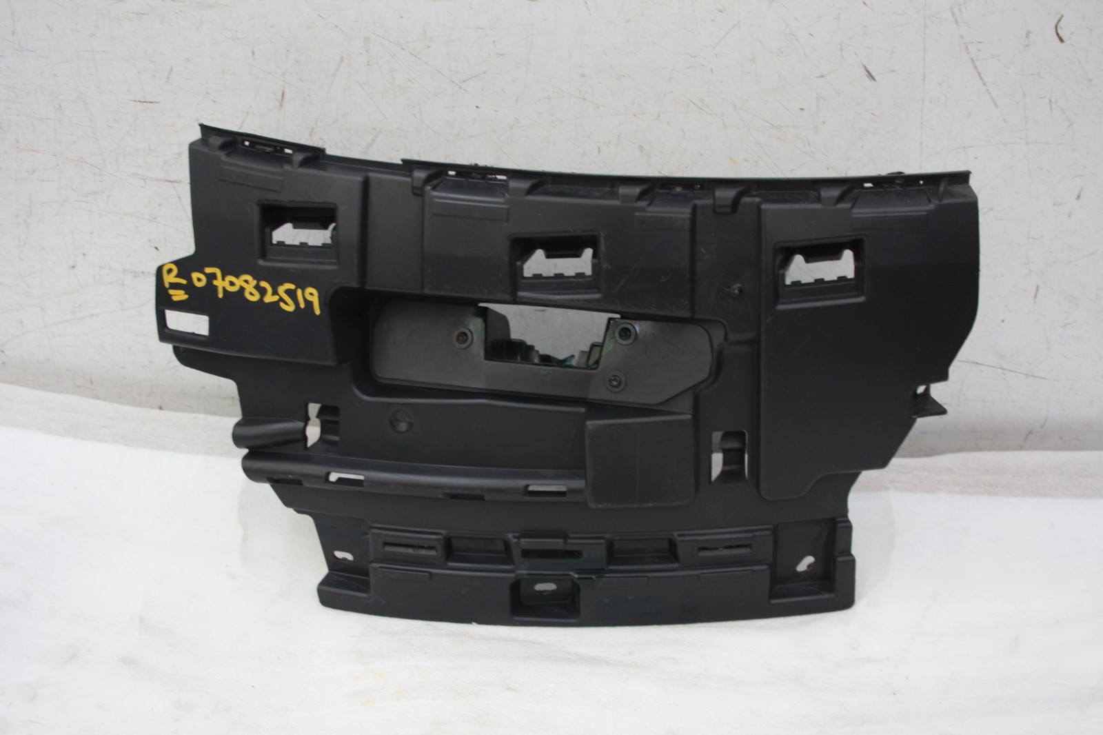 Range Rover Sport Front Bumper Right Bracket 2022 ON N9X2-17C862-A Genuine