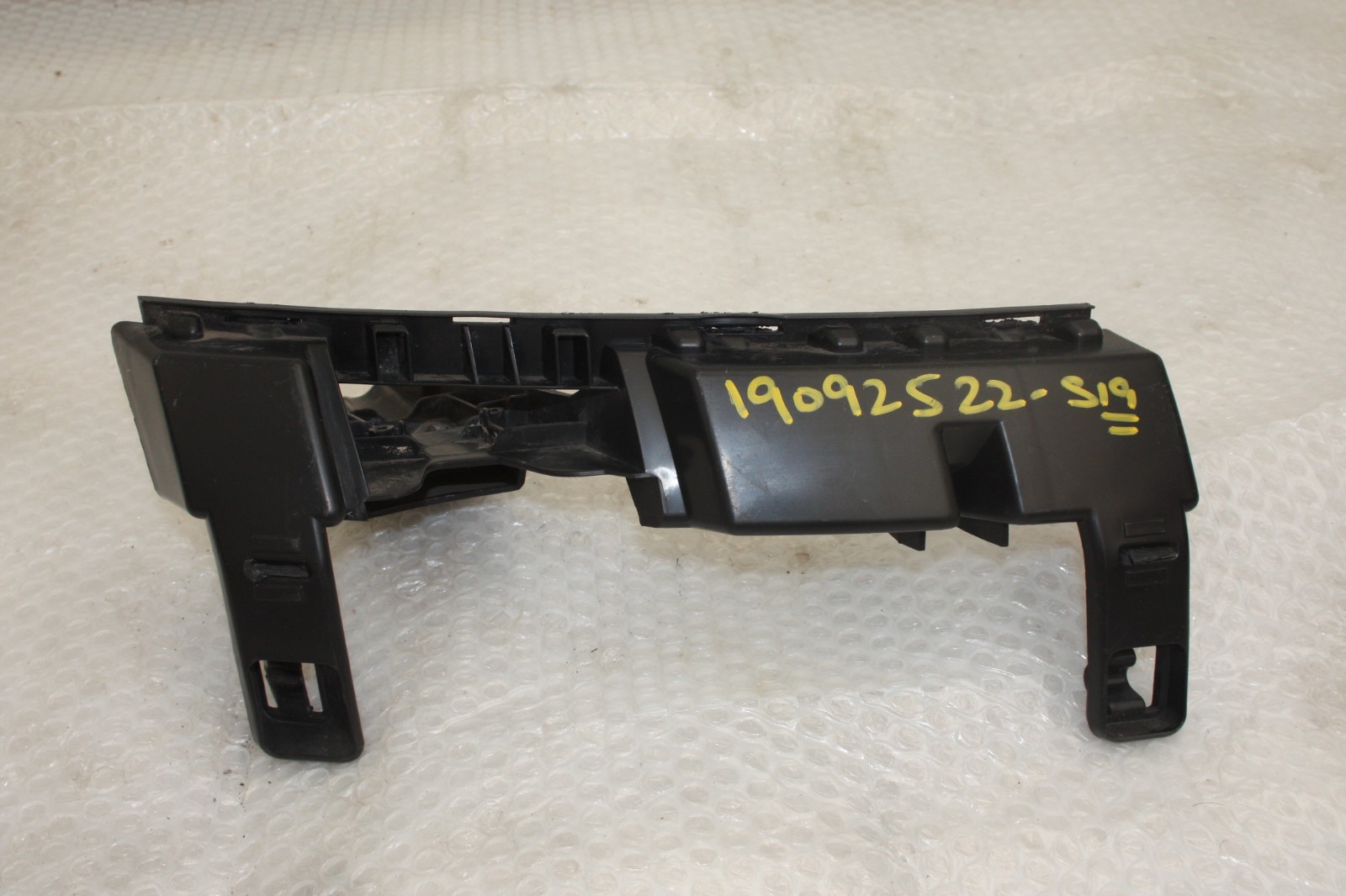 Range Rover Sport L494 Front Bumper Right Side Bracket DK62-17C862-AA Genuine