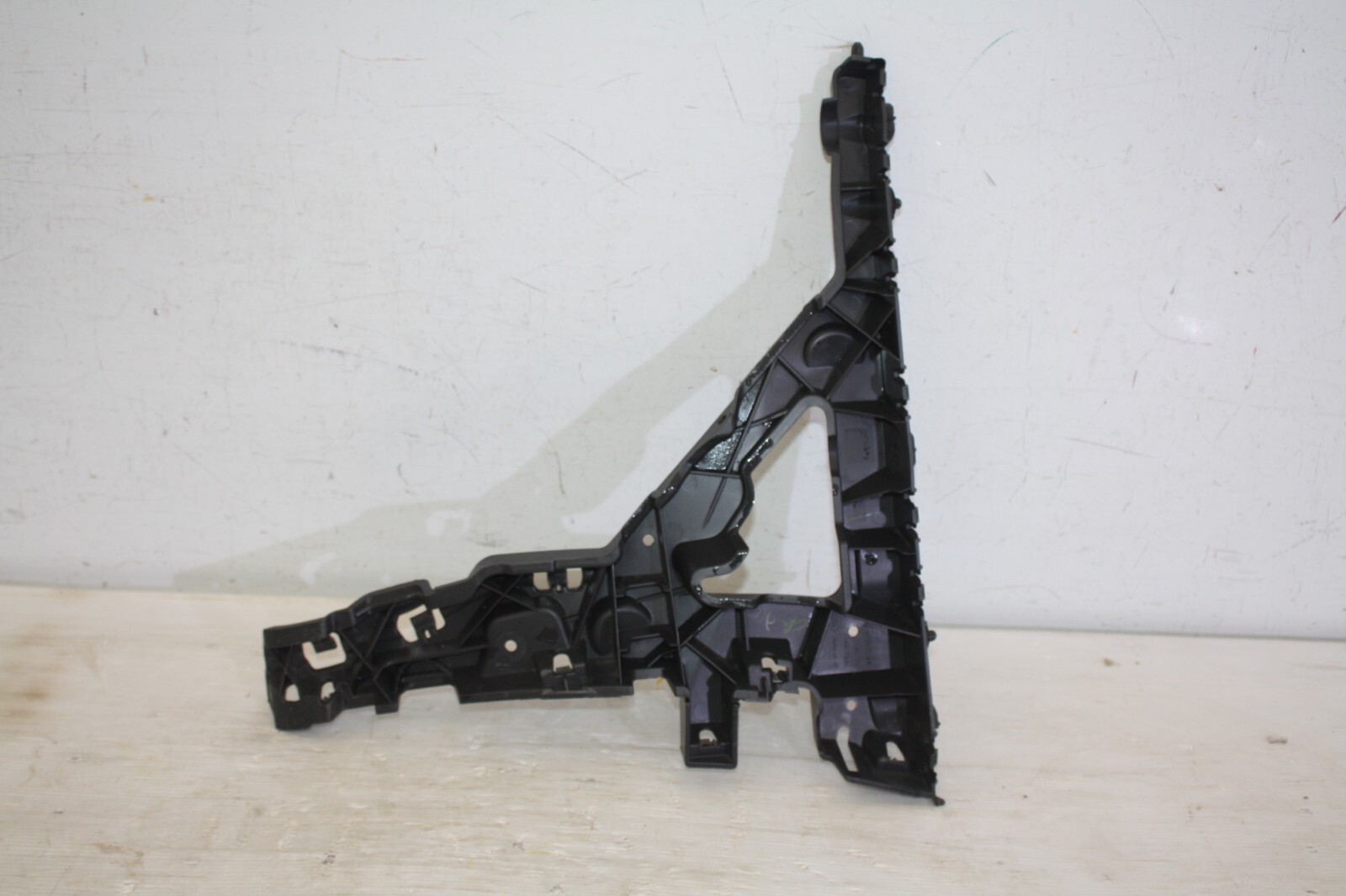 Range Rover Velar Rear Bumper Left Bracket 2017 On J8A2-17B930-AG Genuine