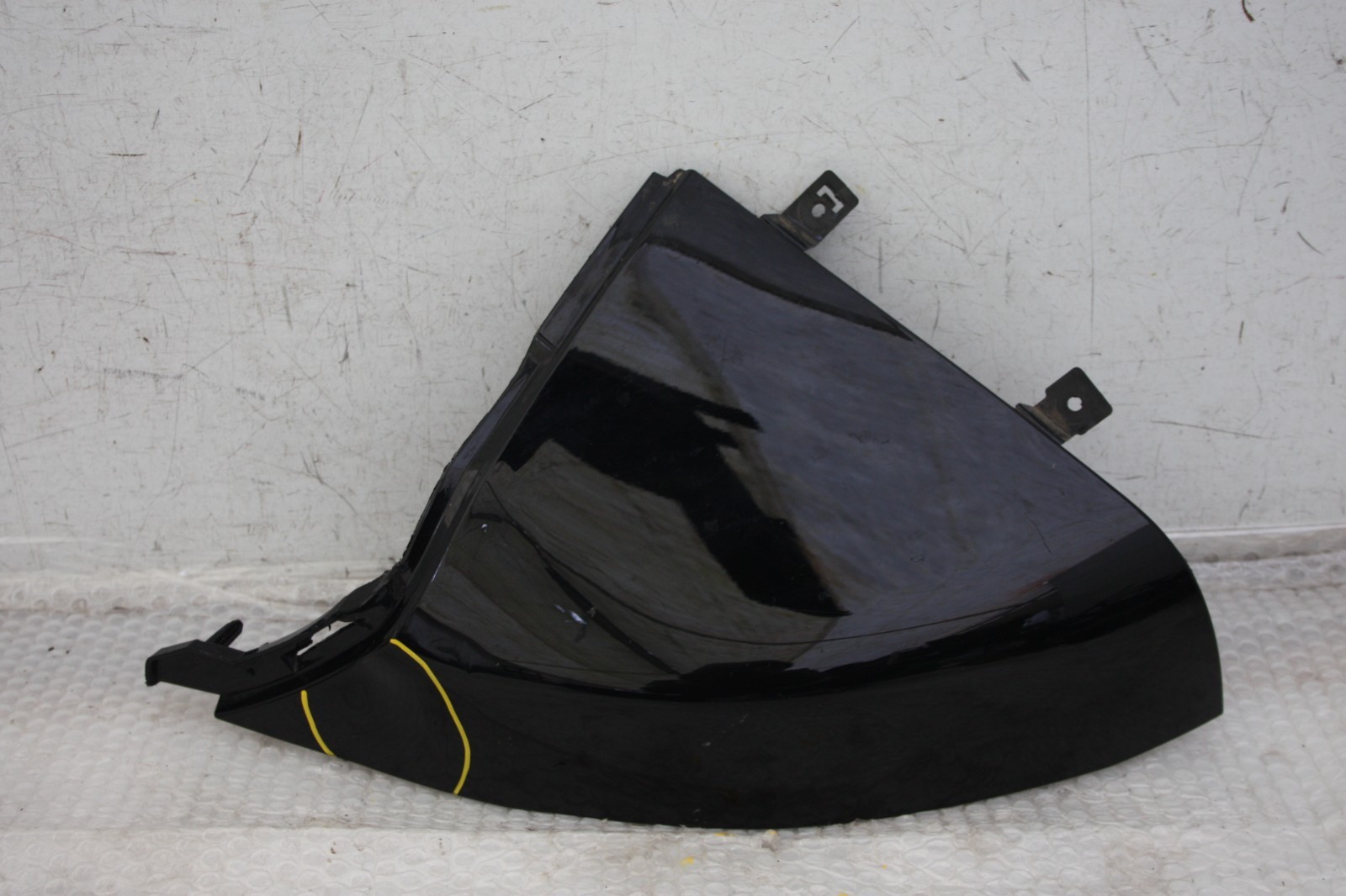 Range Rover Vogue Front Bumper Lower Right Trim 2022 ON M8E2-17E784-A *DAMAGED*
