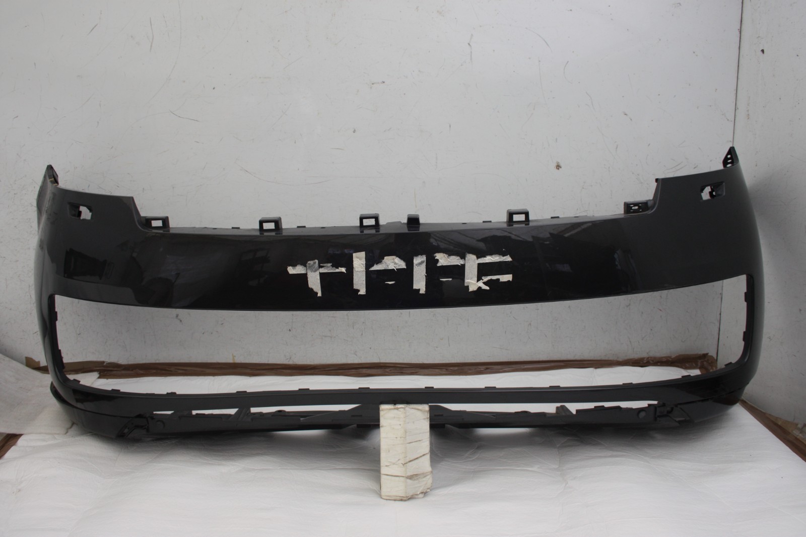 Range Rover Vogue L460 Front Bumper 2022 ON M8E2-17F003-A Genuine *DAMAGED*