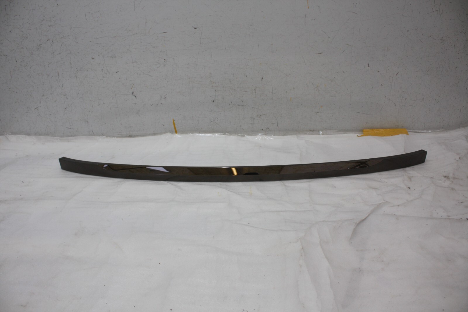 Range Rover Vogue L460 Rear Tailgate Moulding 2022 ON M8E2-404C42 Genuine