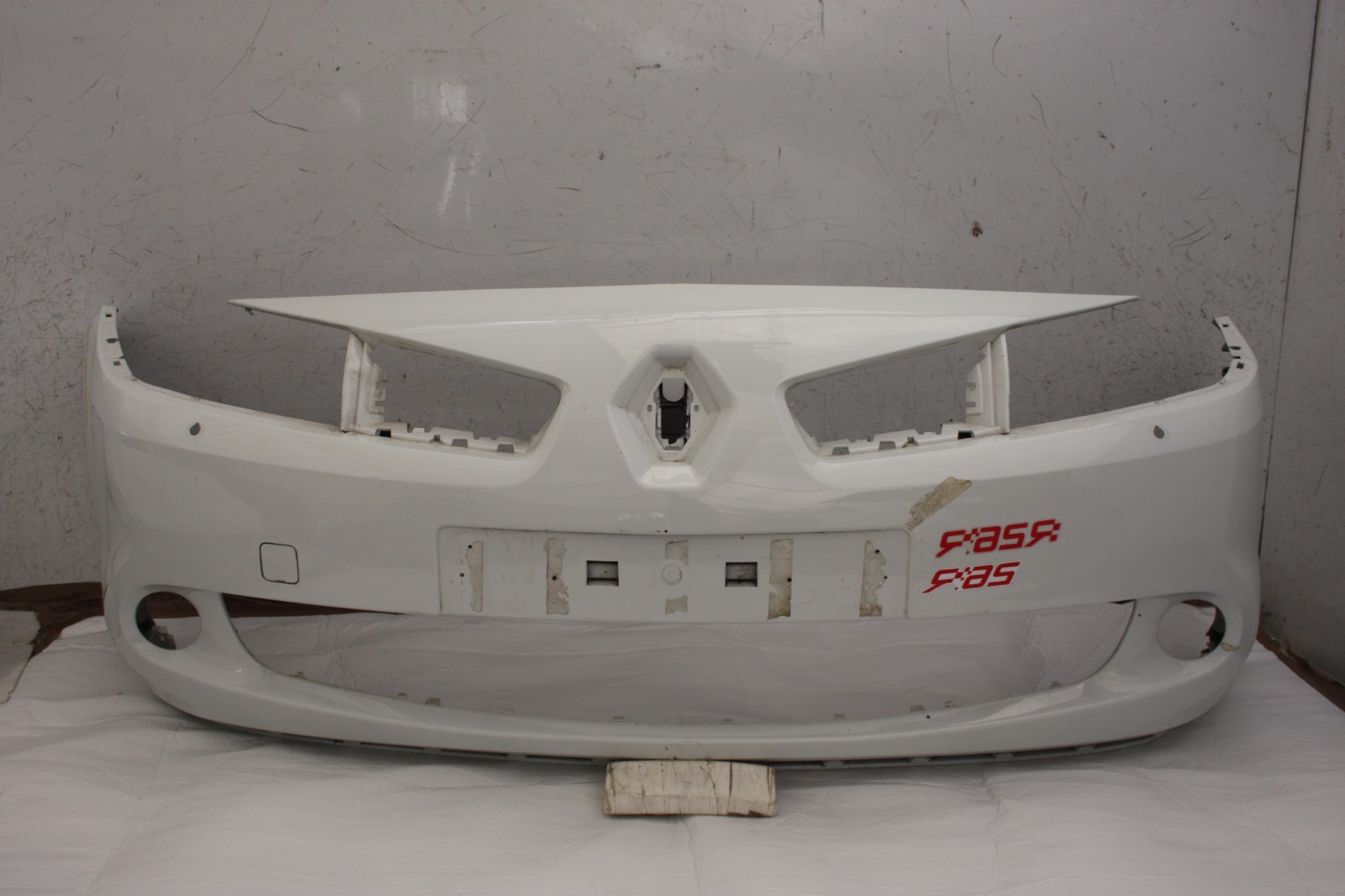 Renault Megane RS II Facelift Front Bumper 2006-2008 8200483826 Genuine *DAMAGED