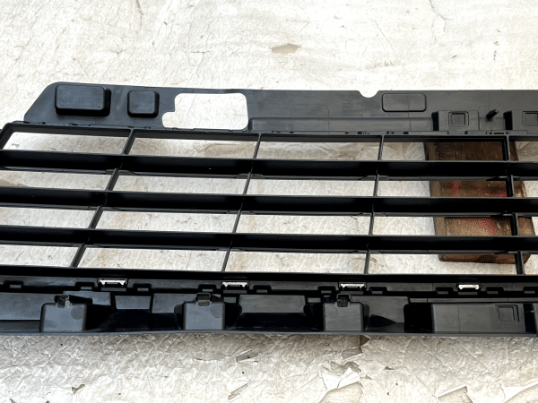 Renault Trafic Nissan Primastar NV300 Front Bumper Grille 622542075R Genuine 7 Renault Trafic Nissan Primastar NV300 Front Bumper Grille 622542075R Genuine 178510386956 8