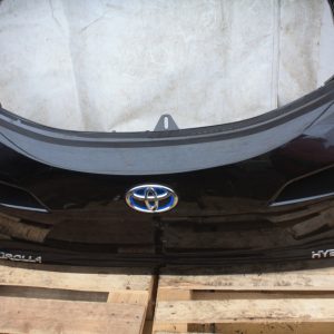 Toyota Corolla hybrid bootlid Tailgate 67149-02140 Genuine - Image 3