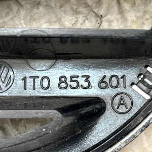 VW Caddy Passat Touran Front Emblem Badge Logo 1T0853601 Genuine - Image 12